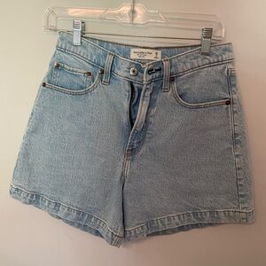 ABERCROMBIE CURVE LOVE HIGH RISE DAD SHORTS